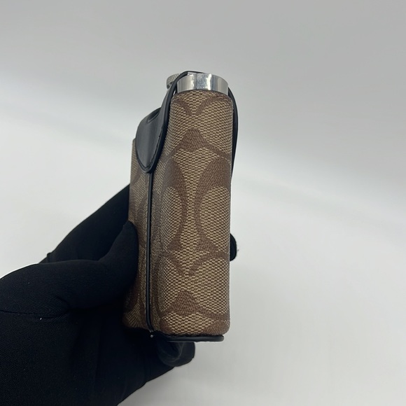 Coach NWT Flask In Signature Canvas Gunmetal/Khaki - Picture 3 of 10